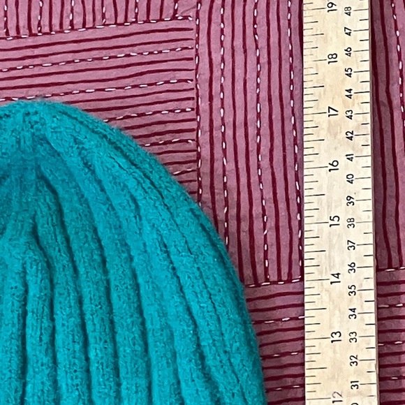 Anthropologie (Maeve) Green Knit hat - Uber soft - Picture 11 of 16